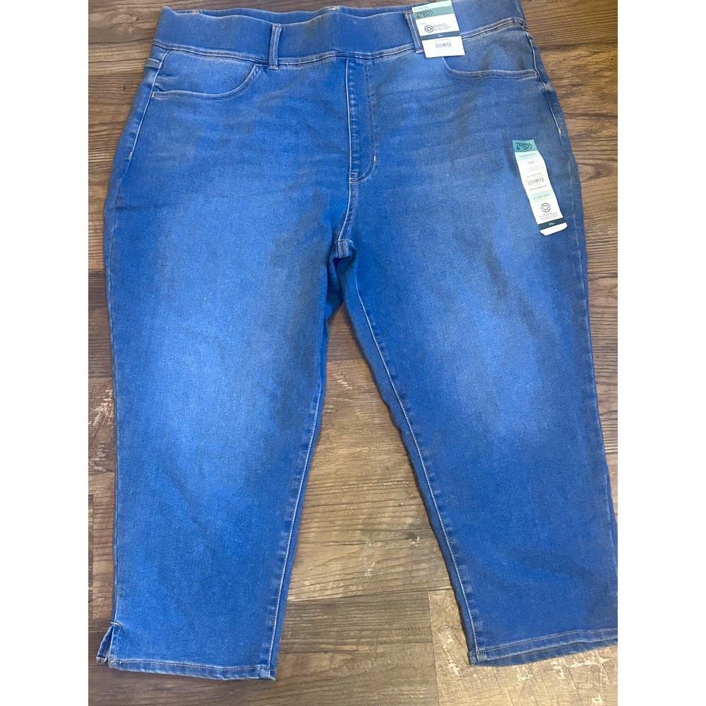 Terra & Sky Women's Plus 2X Capri Leggings Solid Blue Recycled Polyester